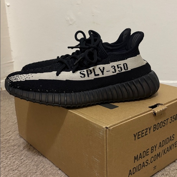 Adidas Yeezy Boost 350 V2 Kids Sneakers - Black and Cream- size 7 - Picture 3 of 8